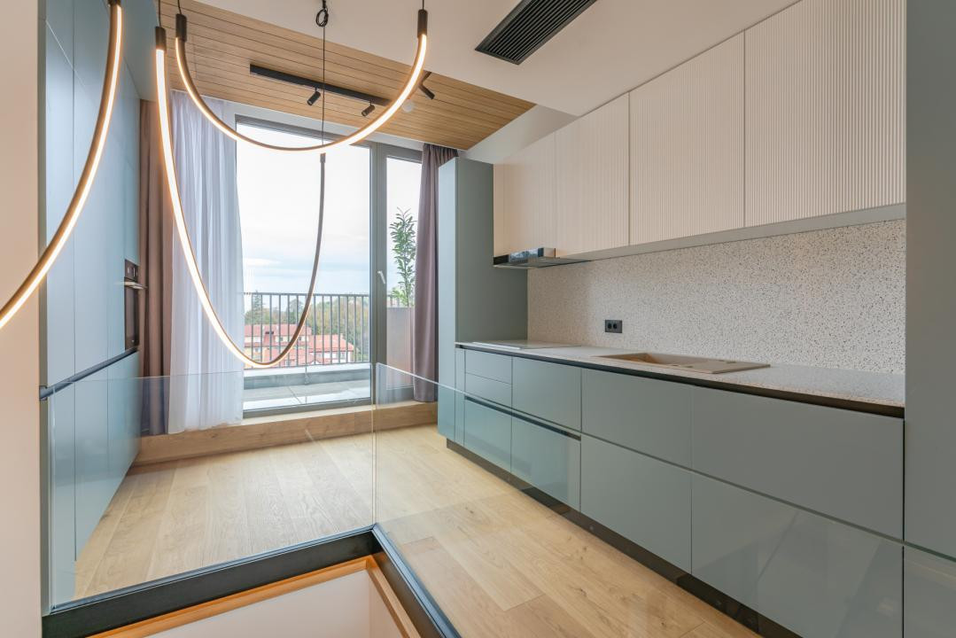 Penthouse Exclusivist cu Jacuzzi și Panoramă Superbă spre Tâmpa