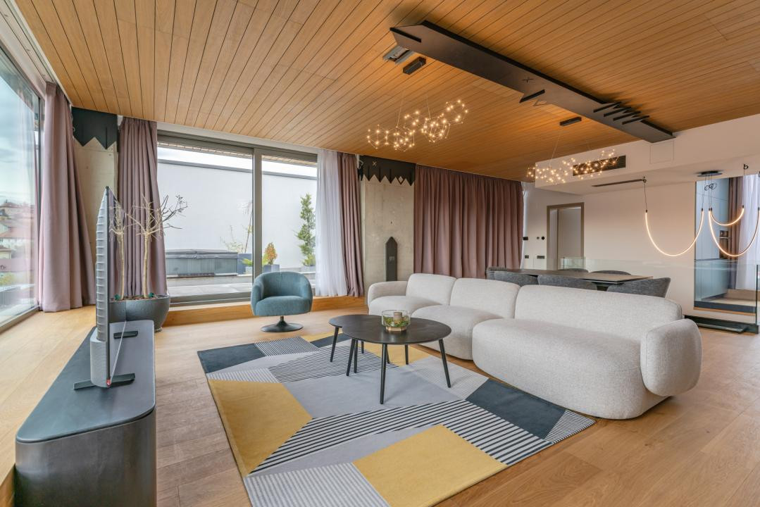 Penthouse Exclusivist cu Jacuzzi și Panoramă Superbă spre Tâmpa