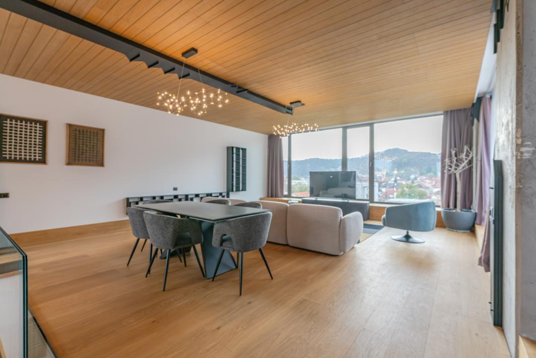 Penthouse Exclusivist cu Jacuzzi și Panoramă Superbă spre Tâmpa