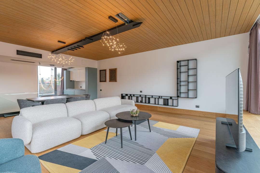 Penthouse Exclusivist cu Jacuzzi și Panoramă Superbă spre Tâmpa