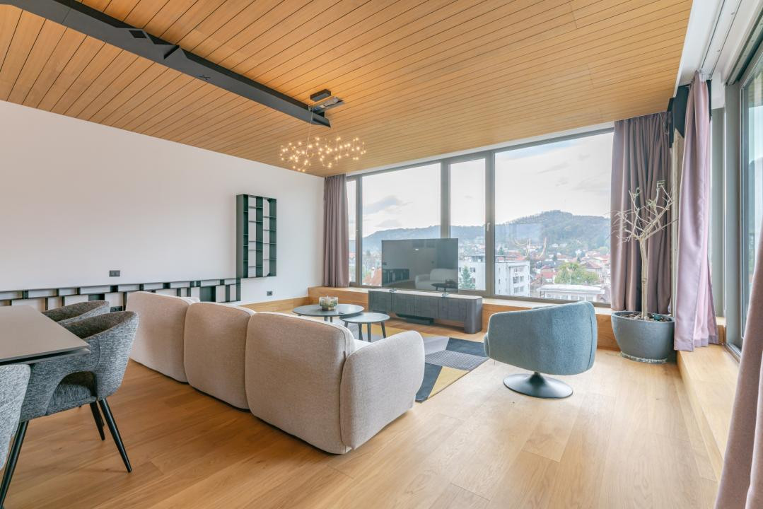 Penthouse Exclusivist cu Jacuzzi și Panoramă Superbă spre Tâmpa