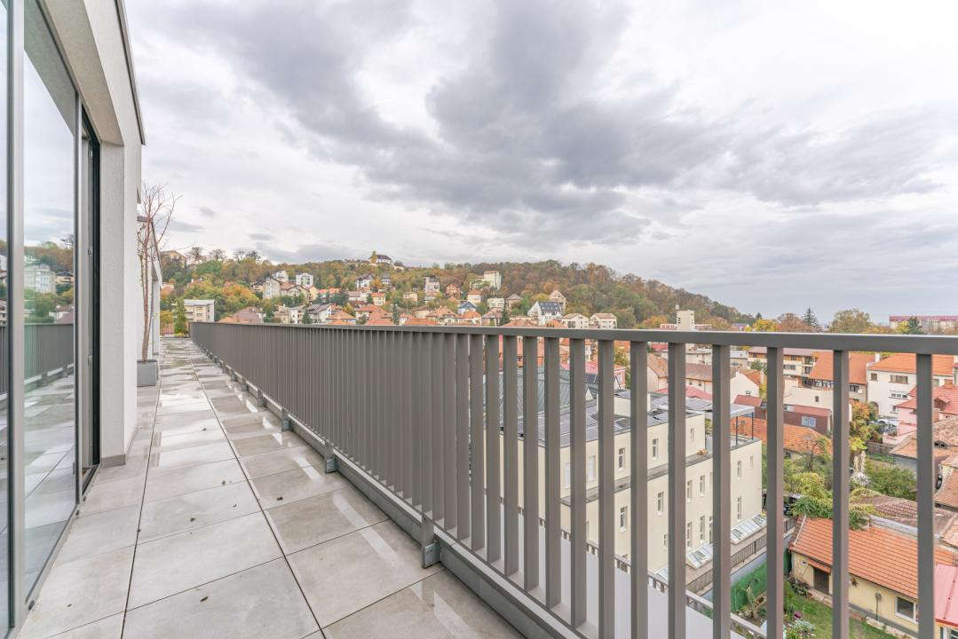 Penthouse Exclusivist cu Jacuzzi și Panoramă Superbă spre Tâmpa