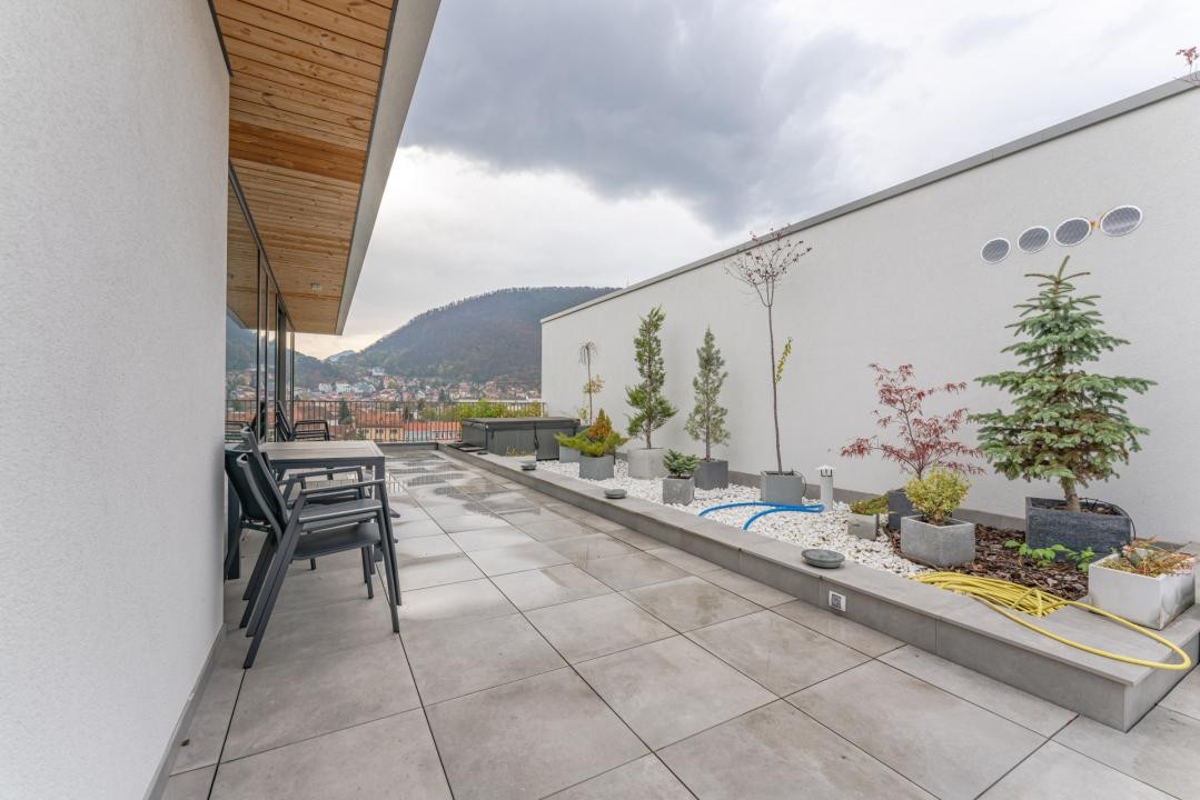 Penthouse Exclusivist cu Jacuzzi și Panoramă Superbă spre Tâmpa