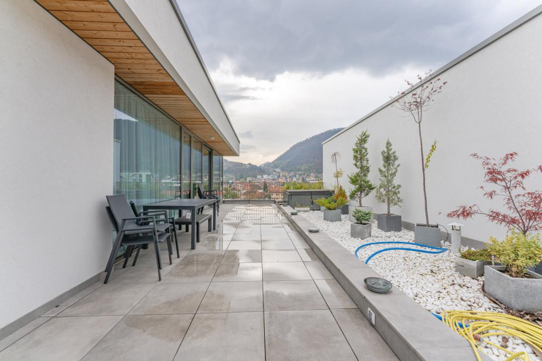 Penthouse Exclusivist cu Jacuzzi și Panoramă Superbă spre Tâmpa