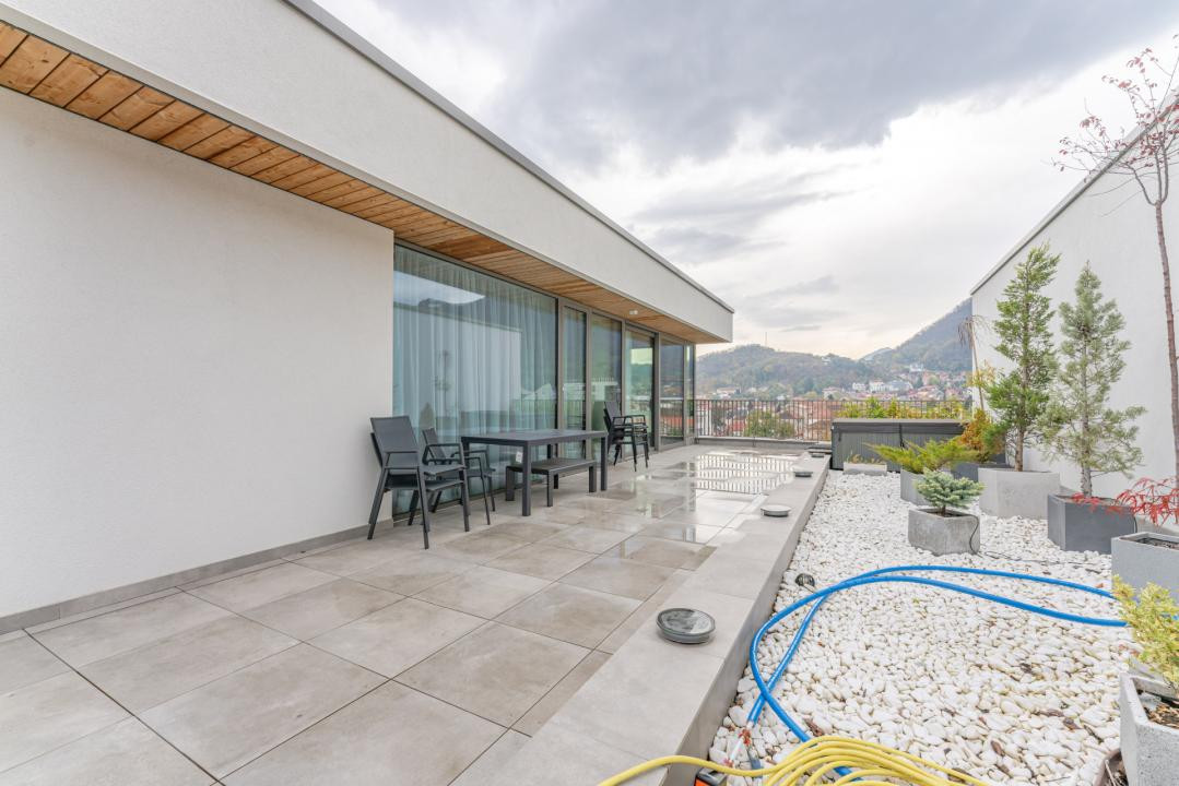 Penthouse Exclusivist cu Jacuzzi și Panoramă Superbă spre Tâmpa