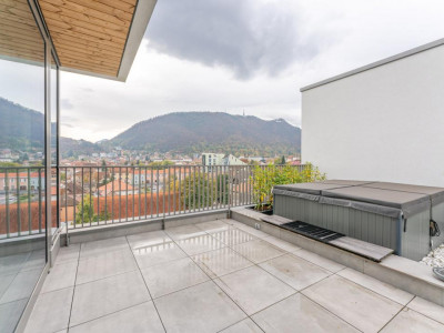 Penthouse Exclusivist cu Jacuzzi și Panoramă Superbă spre Tâmpa