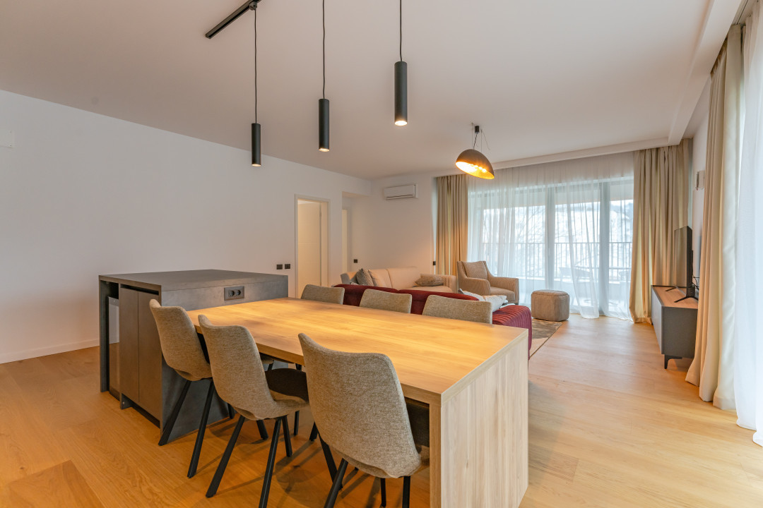 Apartament cu 4 camere in centrul Brasovului