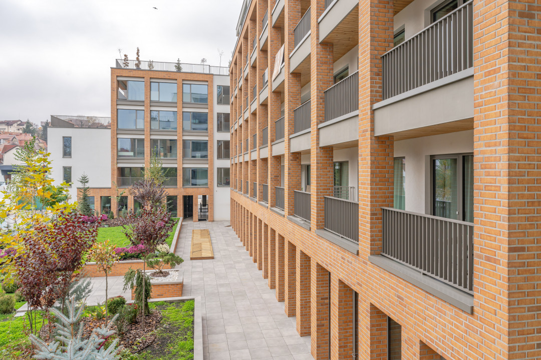 Apartament cu 4 camere in centrul Brasovului