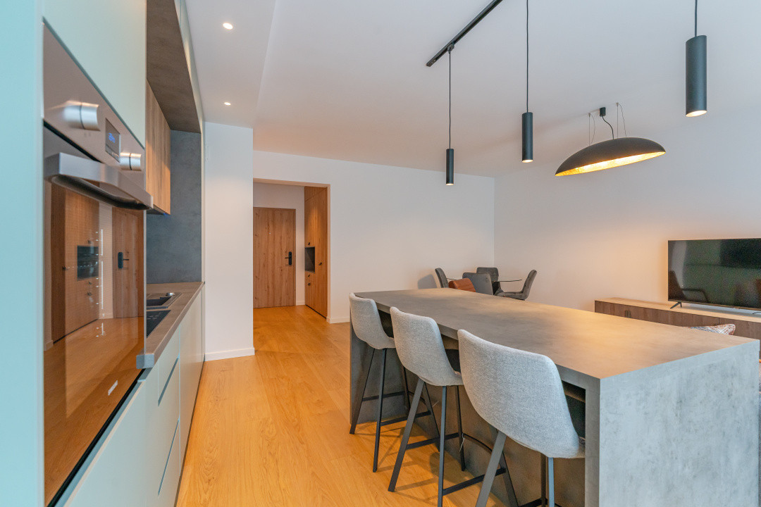 Închiriere apartament modern 3 camere cu vedere superbă Brașov