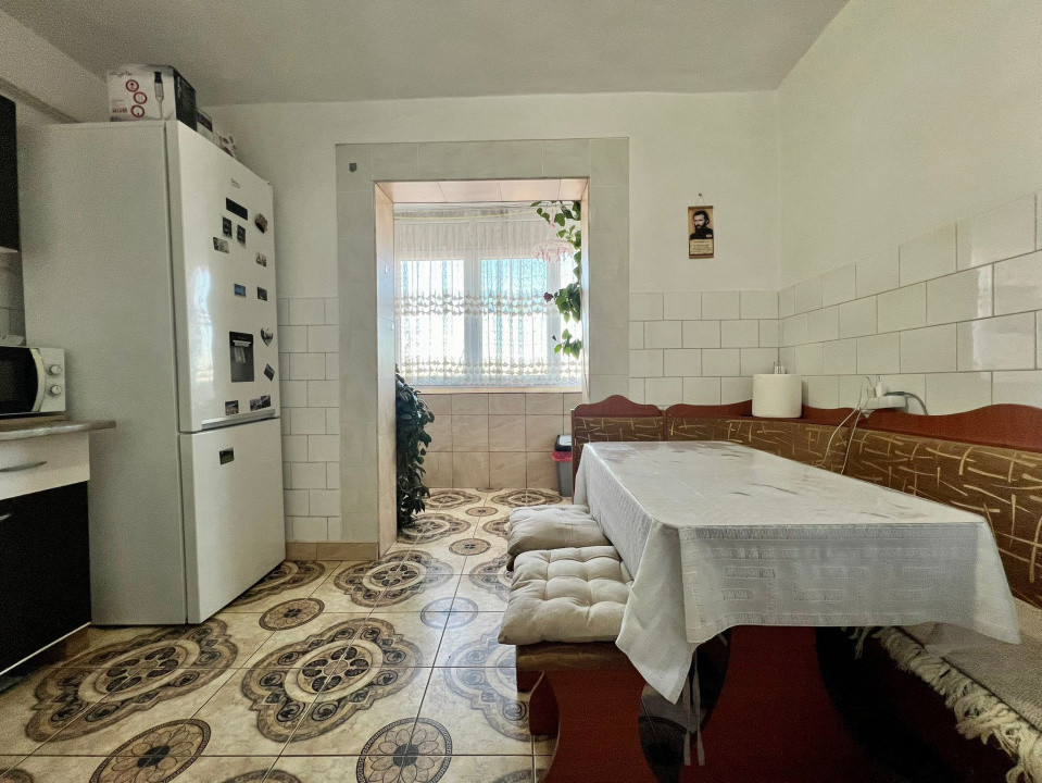 Apartament luminos 3 camere, 2 băi, parcare