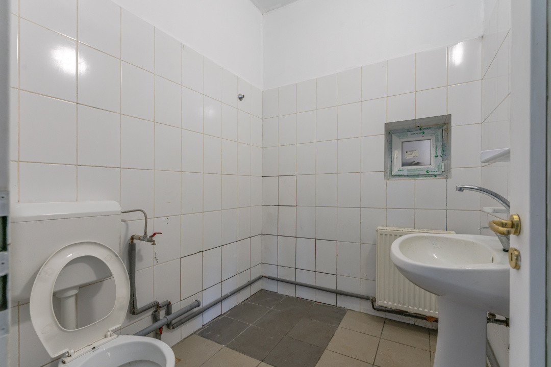 Hală 664 mp cu showroom, lift marfă și 15 parcări Brașov