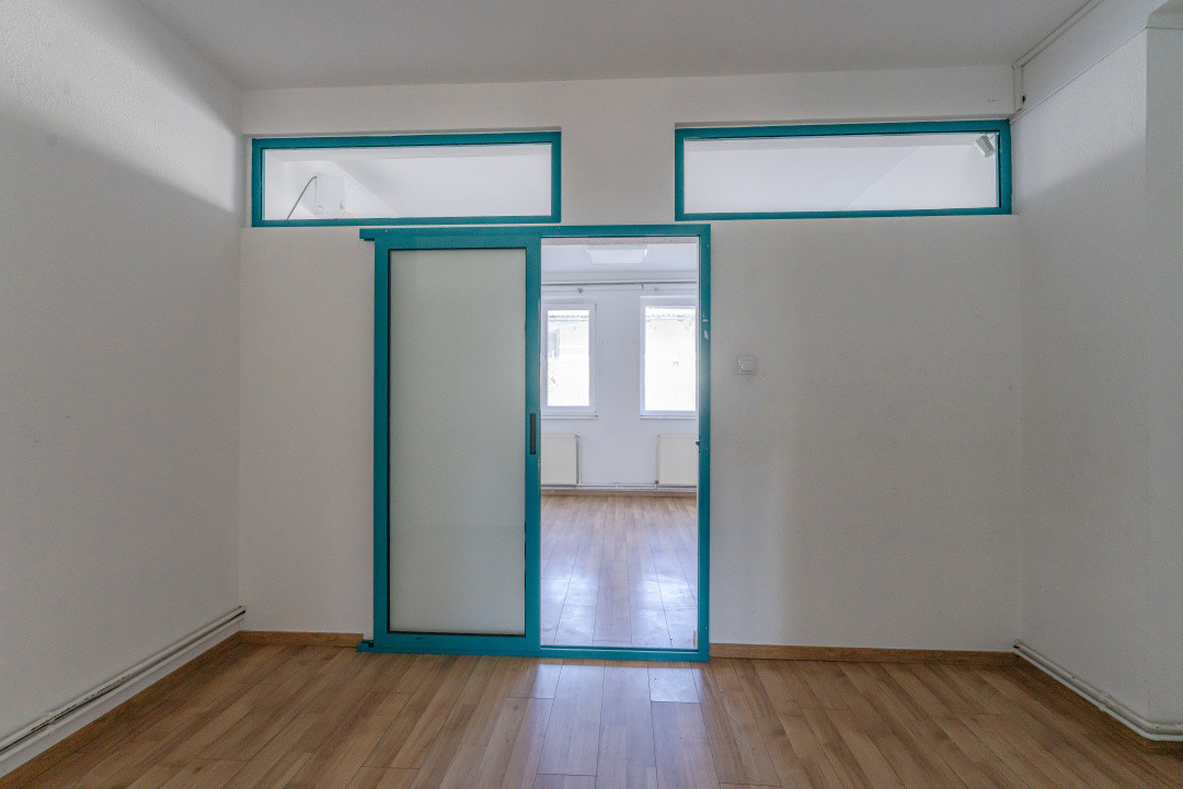 Hală 664 mp cu showroom, lift marfă și 15 parcări Brașov