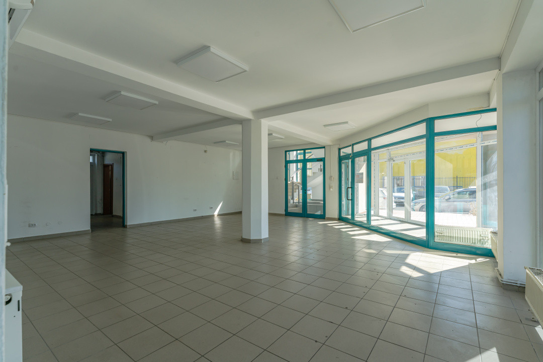 Hală 664 mp cu showroom, lift marfă și 15 parcări Brașov