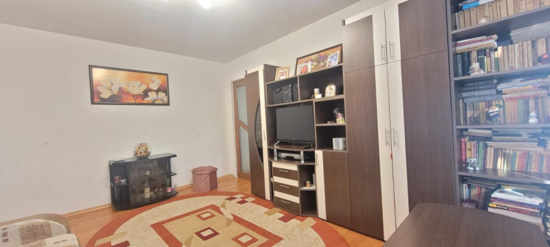 Apartament cu 3 camere in Centrul Civic (strada Harmanului)