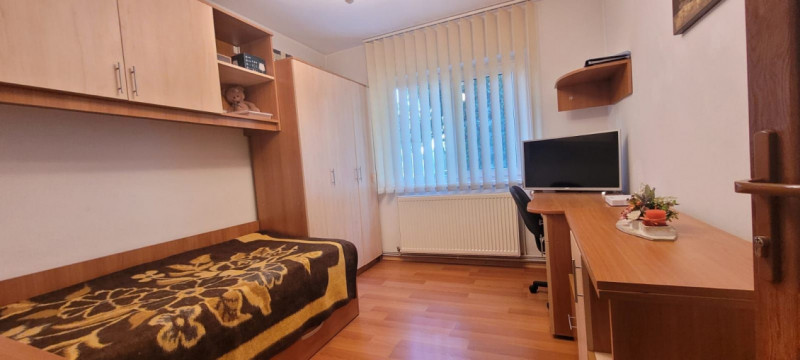 Apartament cu 3 camere in Centrul Civic (strada Harmanului)