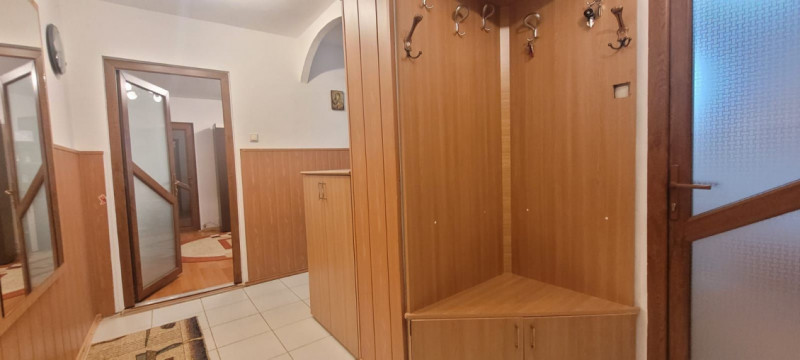 Apartament cu 3 camere in Centrul Civic (strada Harmanului)