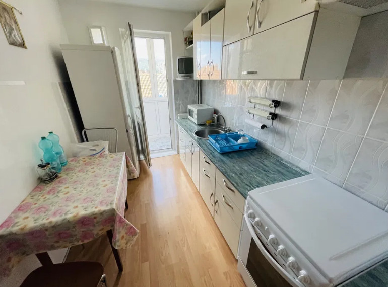 Apartament cu 3 camere, in zona podului Fartec