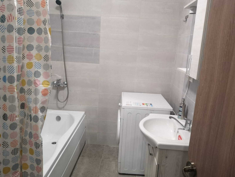 Garsoniera moderna, in zona Coresi