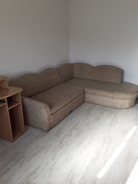 Apartament cu doua camere, in preajma Colinei. 