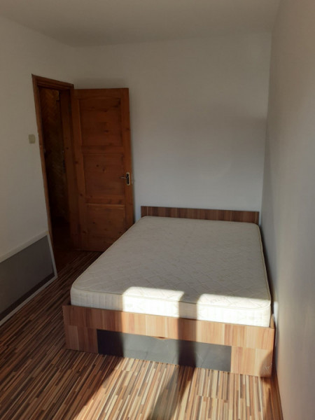 Apartament cu doua camere, in preajma Colinei. 