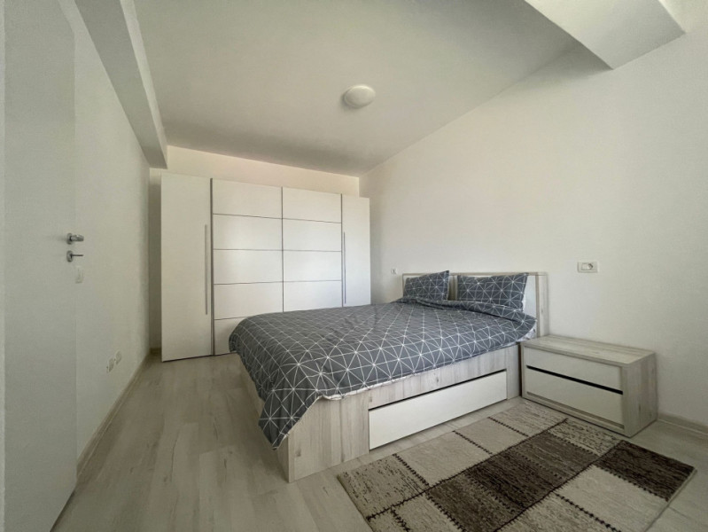 Apartament cu 2 camere , zona Tractorul