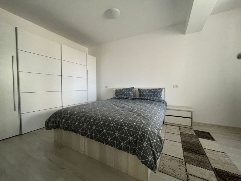 Apartament cu 2 camere , zona Tractorul