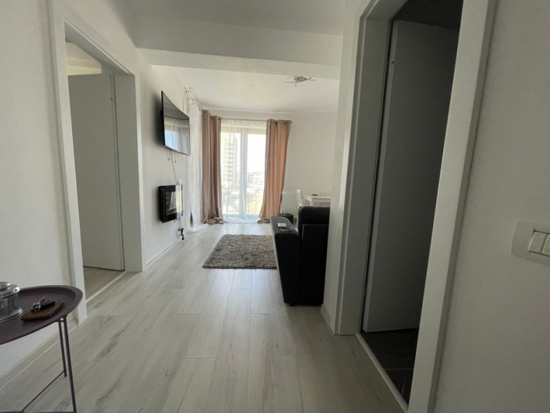 Apartament cu 2 camere , zona Tractorul