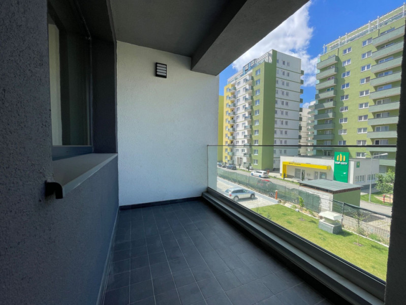 Apartament cu 2 camere , zona Tractorul