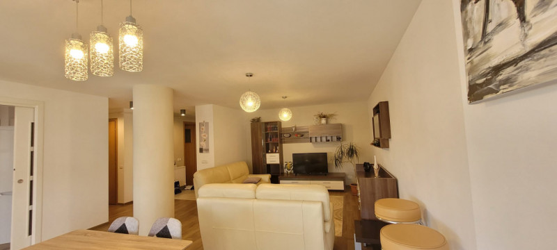 Apartament cu 3 camere in zona Onix (Centrul Civic)