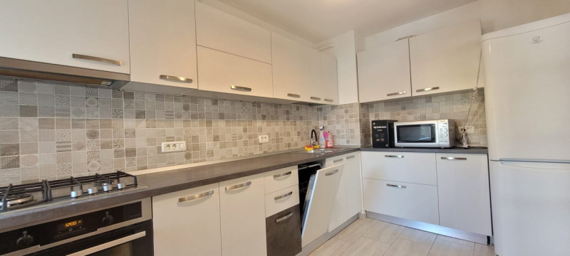 Apartament cu 3 camere in zona Onix (Centrul Civic)