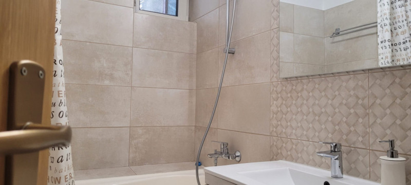Apartament cu 3 camere in zona Onix (Centrul Civic)