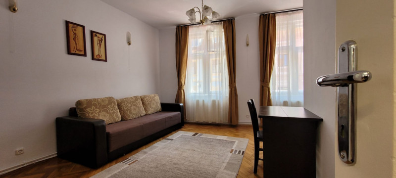 Apartament cu 3 camere zona strada Castelului