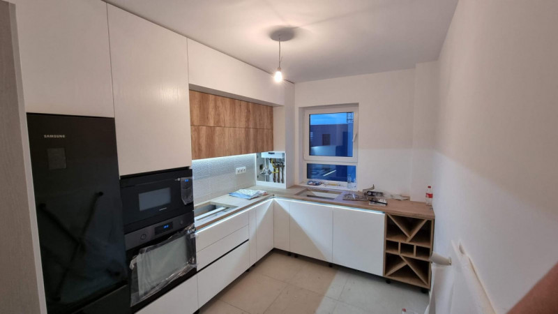 Apartament de 3 camere, situat în zona Tractorul