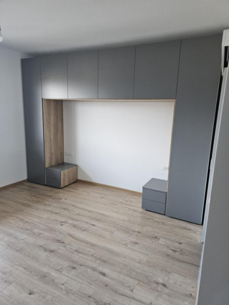 Apartament de 3 camere, situat în zona Tractorul