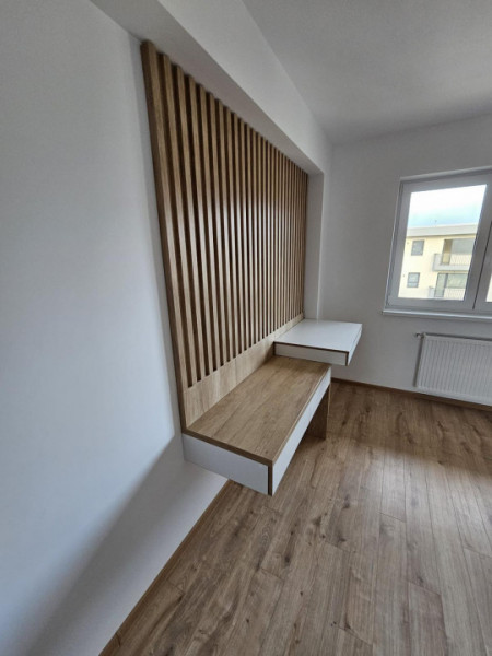 Apartament de 3 camere, situat în zona Tractorul