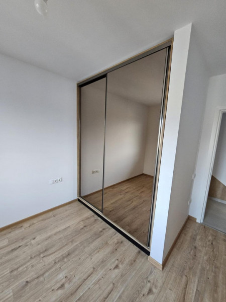 Apartament de 3 camere, situat în zona Tractorul