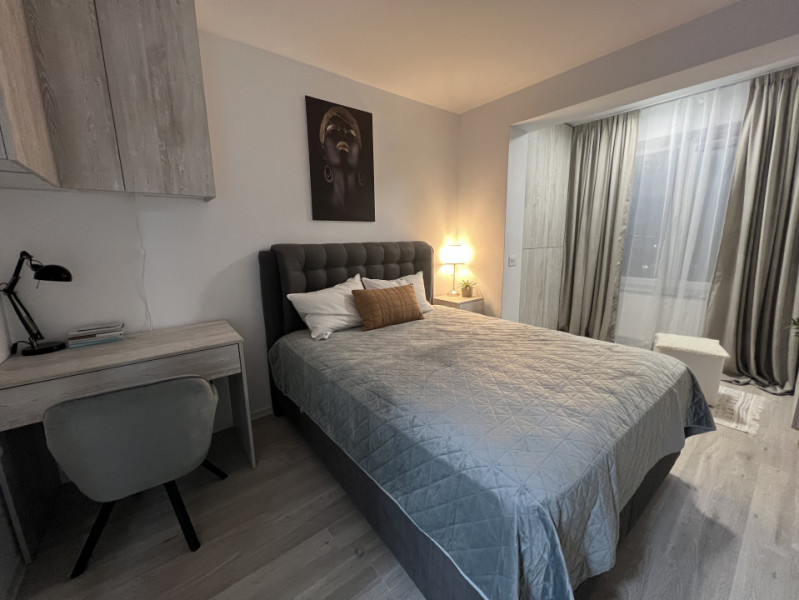 Apartament cu 3 camere, la pietonala Coresi