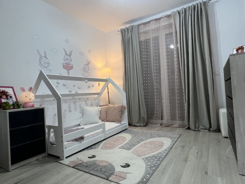 Apartament cu 3 camere, la pietonala Coresi