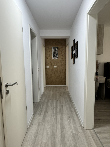 Apartament cu 3 camere, la pietonala Coresi