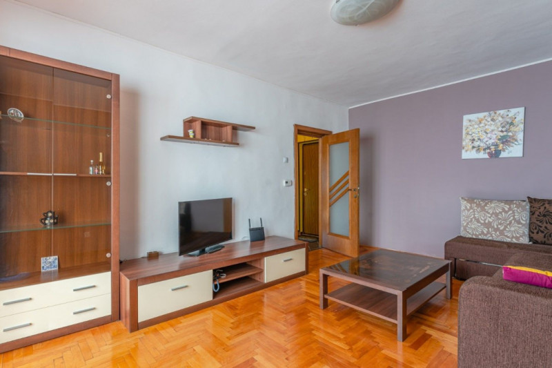 Apartament cu 4 camere in zona Calea Bucuresti