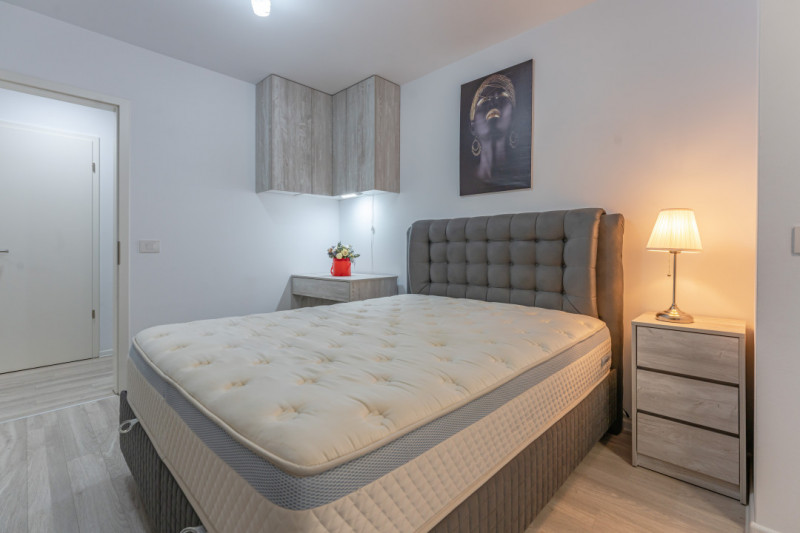 Apartament cu 3 camere, la pietonala Coresi