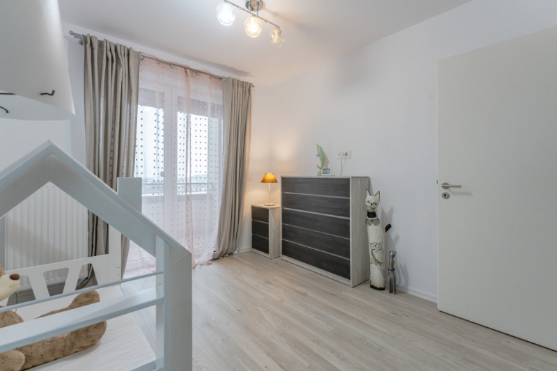 Apartament cu 3 camere, la pietonala Coresi