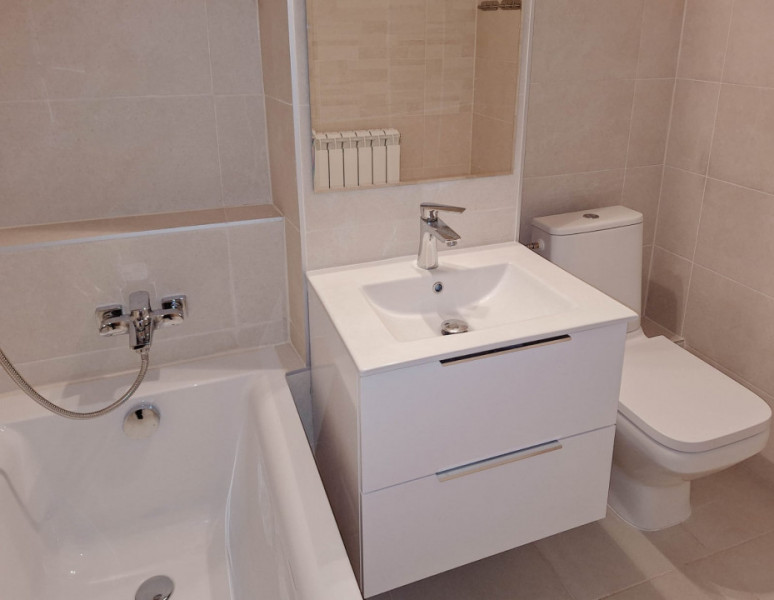 Apartament Exclusiv de 3 Camere, Complet Mobilat și Utilat, Zona Răcădău - Ideal