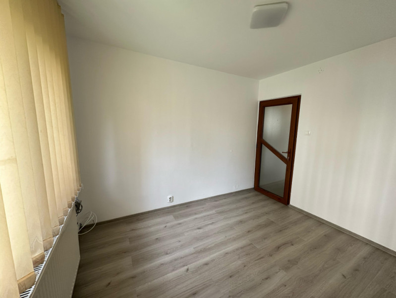 Apartament cu 3 camere in Centrul Civic (strada Harmanului)