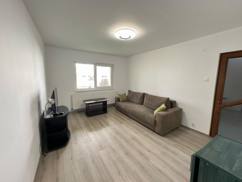 Apartament cu 3 camere in Centrul Civic (strada Harmanului)