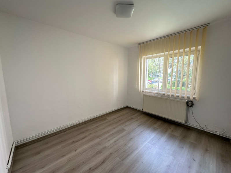 Apartament cu 3 camere in Centrul Civic (strada Harmanului)