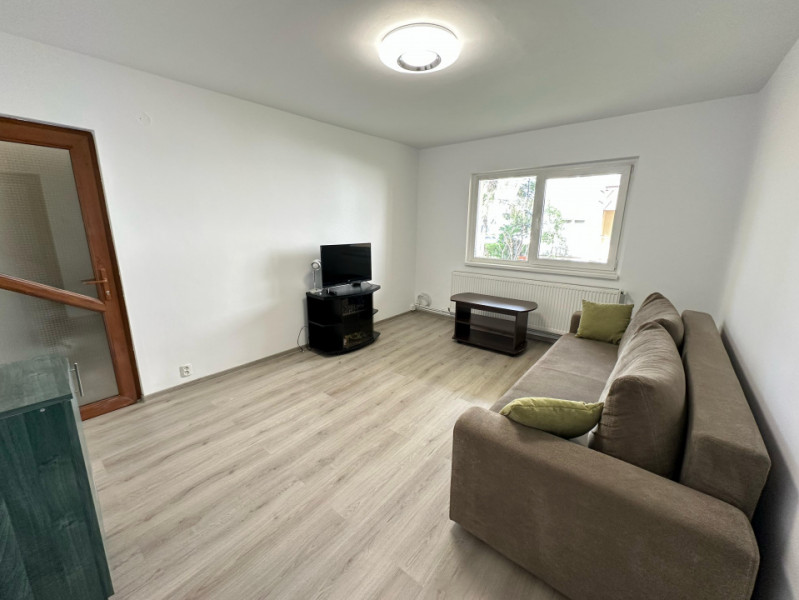 Apartament cu 3 camere in Centrul Civic (strada Harmanului)