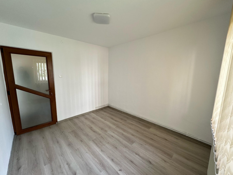 Apartament cu 3 camere in Centrul Civic (strada Harmanului)