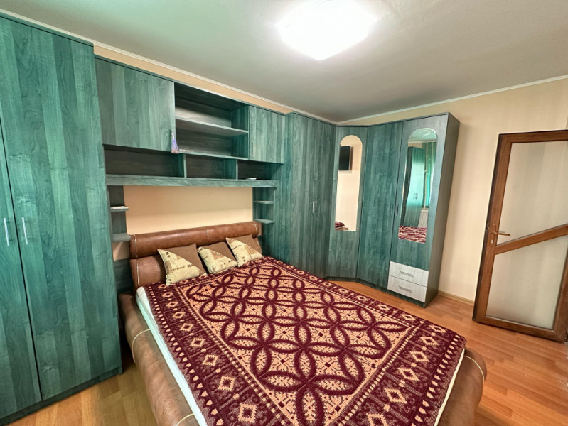 Apartament cu 3 camere in Centrul Civic (strada Harmanului)