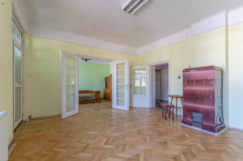 Apartament in casa, curte comuna  - Centrul Brasovului